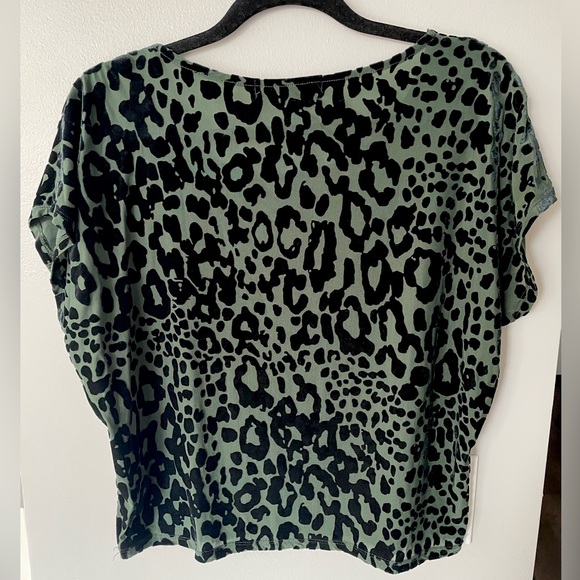 Forever21 Leopard Print Velvet Top Green - Picture 3 of 5